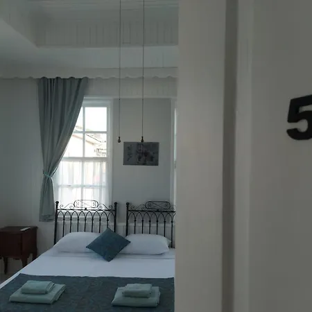 Mimosa House Hotel *